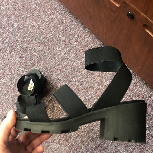 Steve Madden elastic lug sandals - Picture 4 of 6